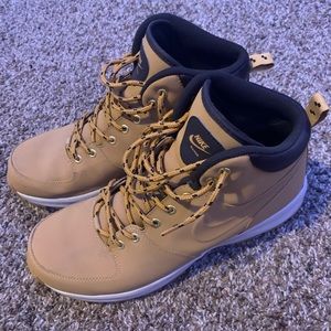Nike Manoa Leather Boots